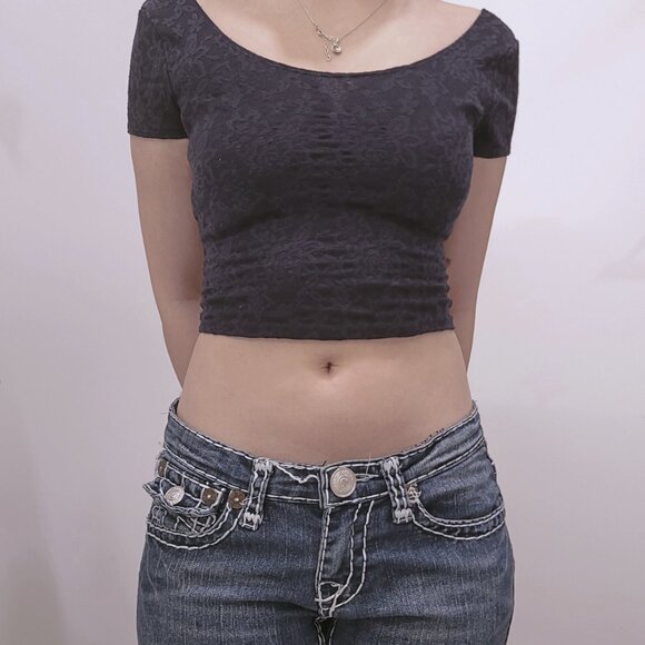 Abercrombie Cropped Fitted Rose Embossed Backless Top - Picture 4 of 9